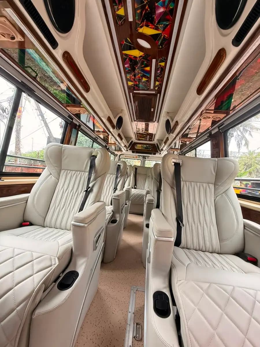 Luxury Traveller 10 seater 1+1